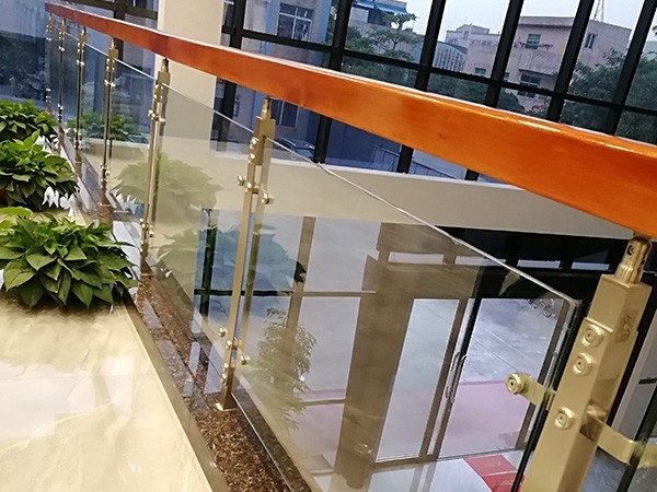 不銹鋼樓梯立柱的優(yōu)點(diǎn)及作用