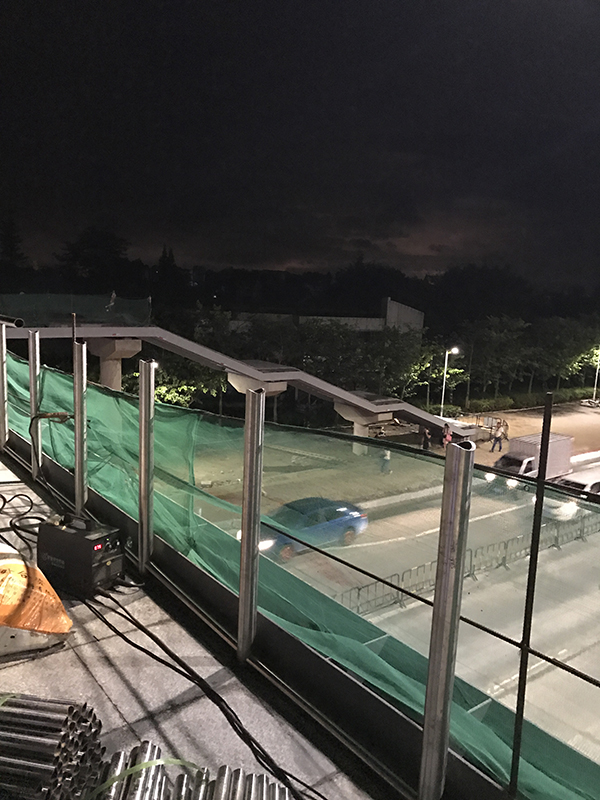 不銹鋼護(hù)欄廠家
