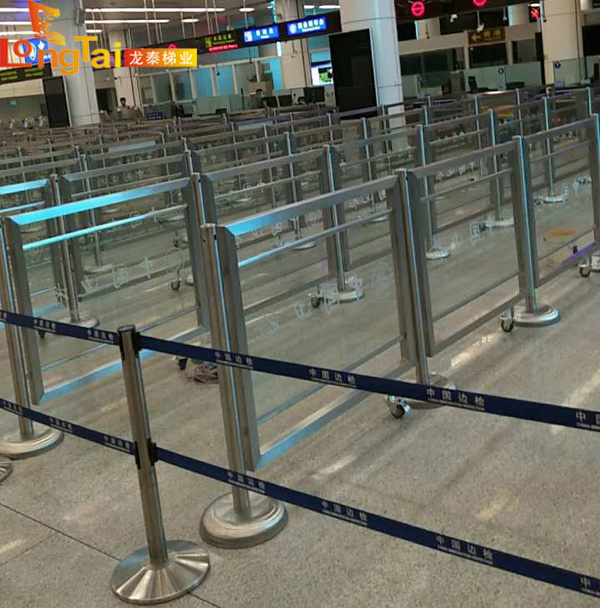龍?zhí)┎讳P鋼護欄