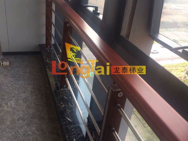不銹鋼窗臺(tái)護(hù)欄安裝時(shí)要注意什么
