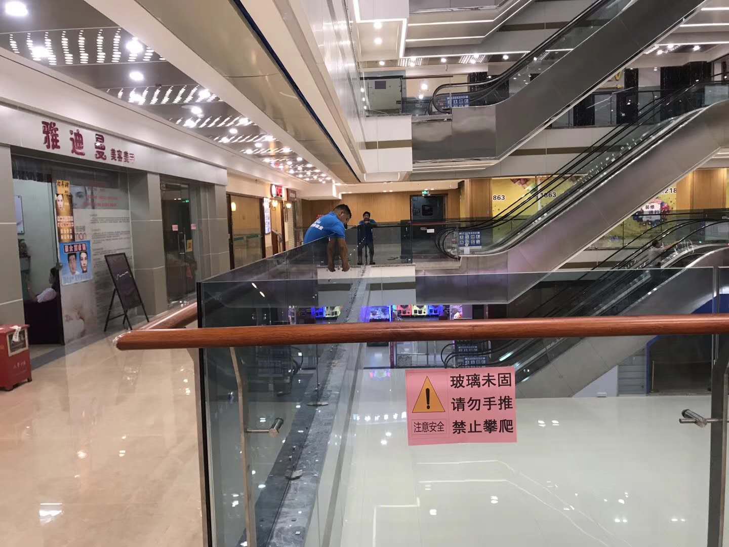 不銹鋼玻璃欄桿