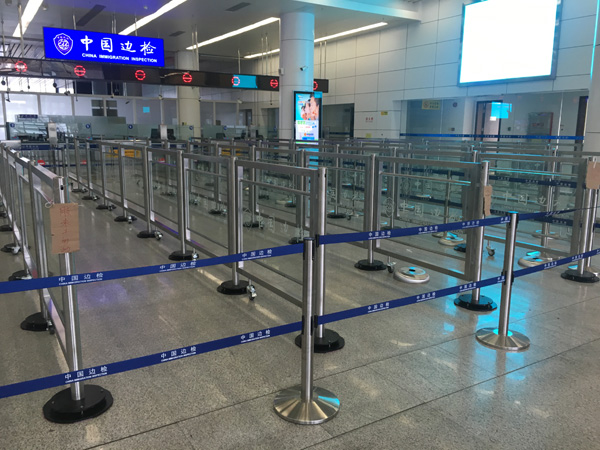 邊檢通道護(hù)欄
